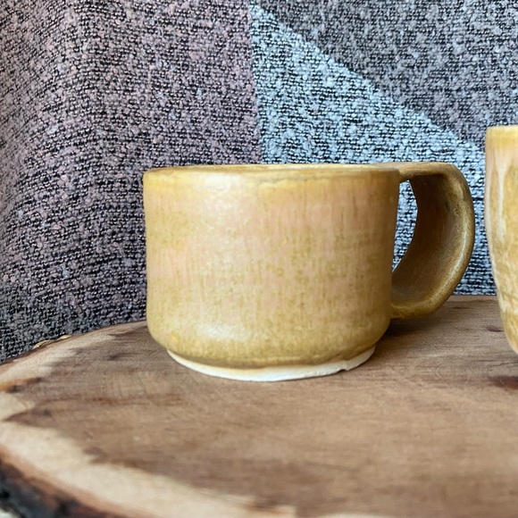 2 x Handmade Pottery Mugs - Picture 4 of 11